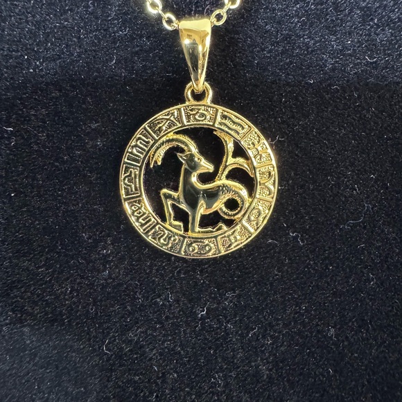 Jewelry - Gold Zodiac Capricorn Pendant Necklace